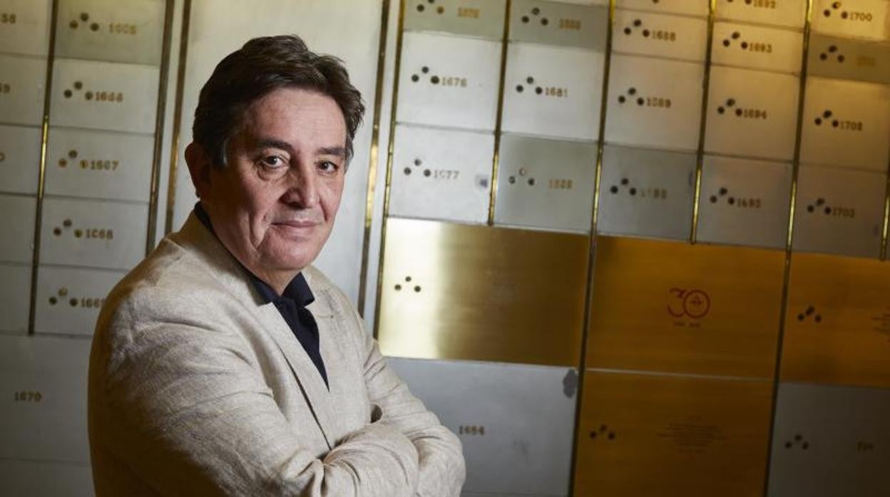 Luis García Montero en la Caja de las Letras, antigua cámara acorazada del Banco del Río de la Plata