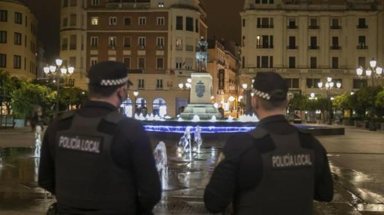 Dos agentes de la Policía Nacional en Córdoba