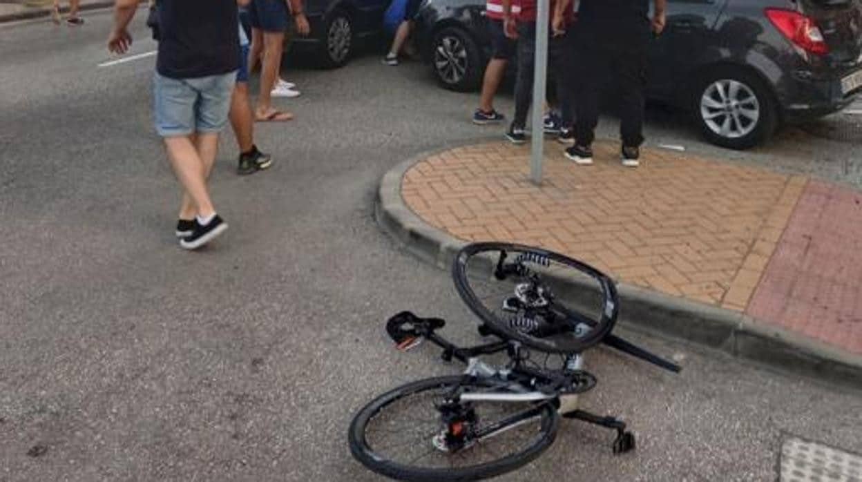 La bicicleta del ciclista cordobés tras el accidente