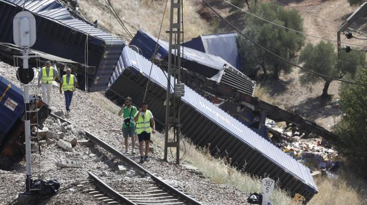 Adif termina la retirada de los vagones descarrillados entre Montoro y Villa del Río