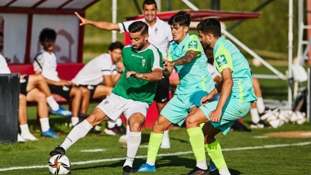 El Córdoba sucumbe ante el Recreativo Granada en un rocoso partido (1-0)