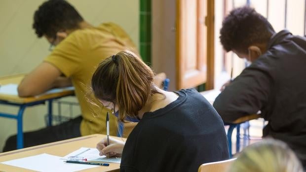 Imbroda afronta el nuevo curso escolar en Andalucía «con optimismo prudente» por la vacunación y la experiencia vivida