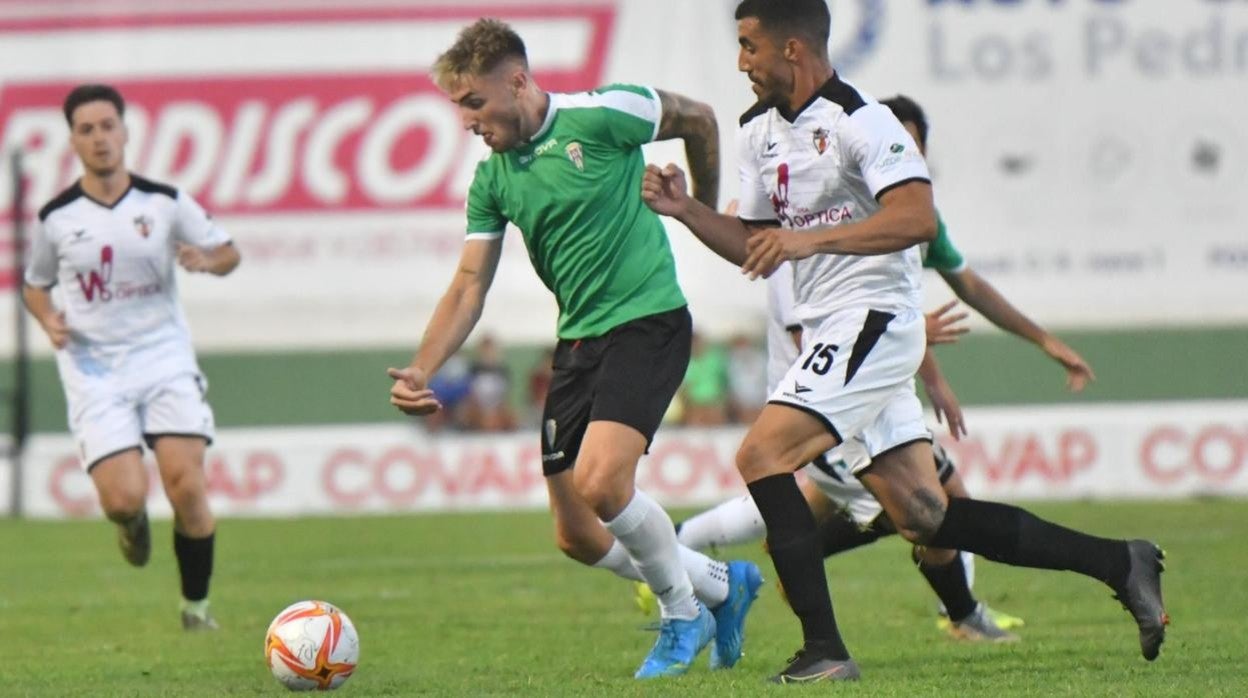 Un momento del partido entre el Pozoblanco y el Córdoba CF