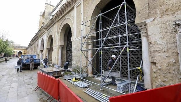 La Junta remite al Cabildo de Córdoba para restituir la celosía de la segunda puerta de la Mezquita-Catedral