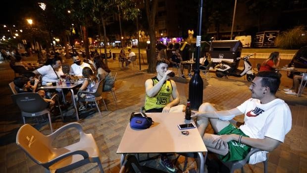 Nuevas medidas Covid | La hostelería podrá abrir hasta las 2.00 y el ocio nocturno hasta las 3.30 en Córdoba