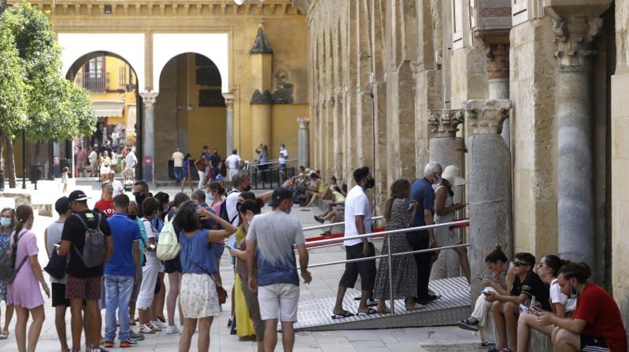 Turistas en la Mezquita de Córdoba