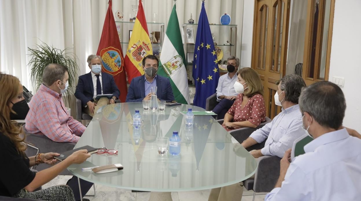 Reunión del alcalde con las hermandades