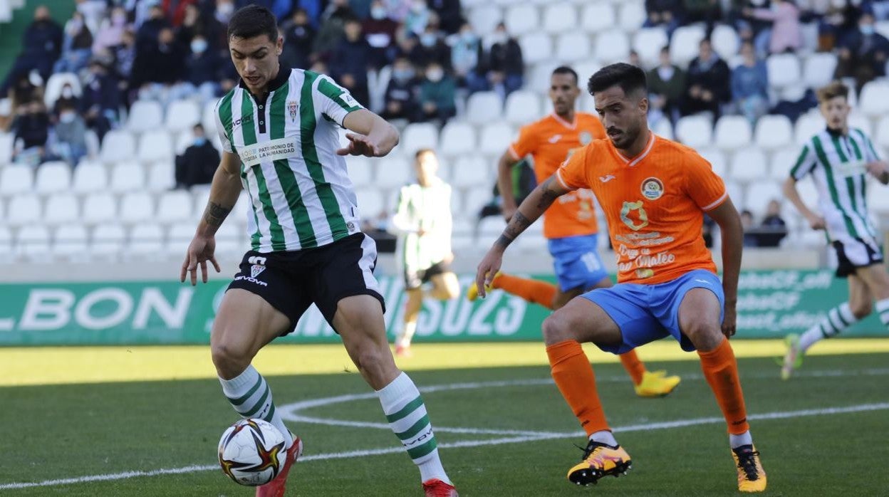 Fuentes, que marcó el cuarto gol del Córdoba CF, este domingo, ante el San Mateo en El Arcángel