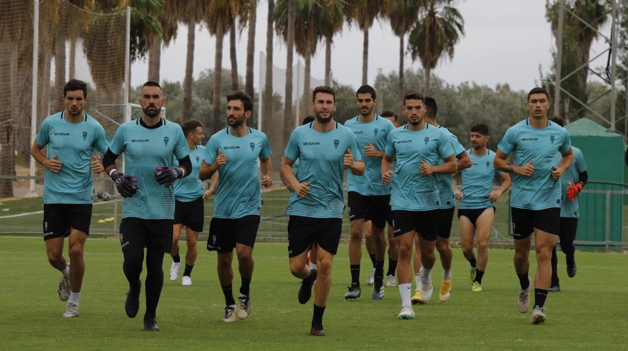 El Córdoba CF, durante la sesión de trabajo de este miércoles en la Ciudad Deportiva