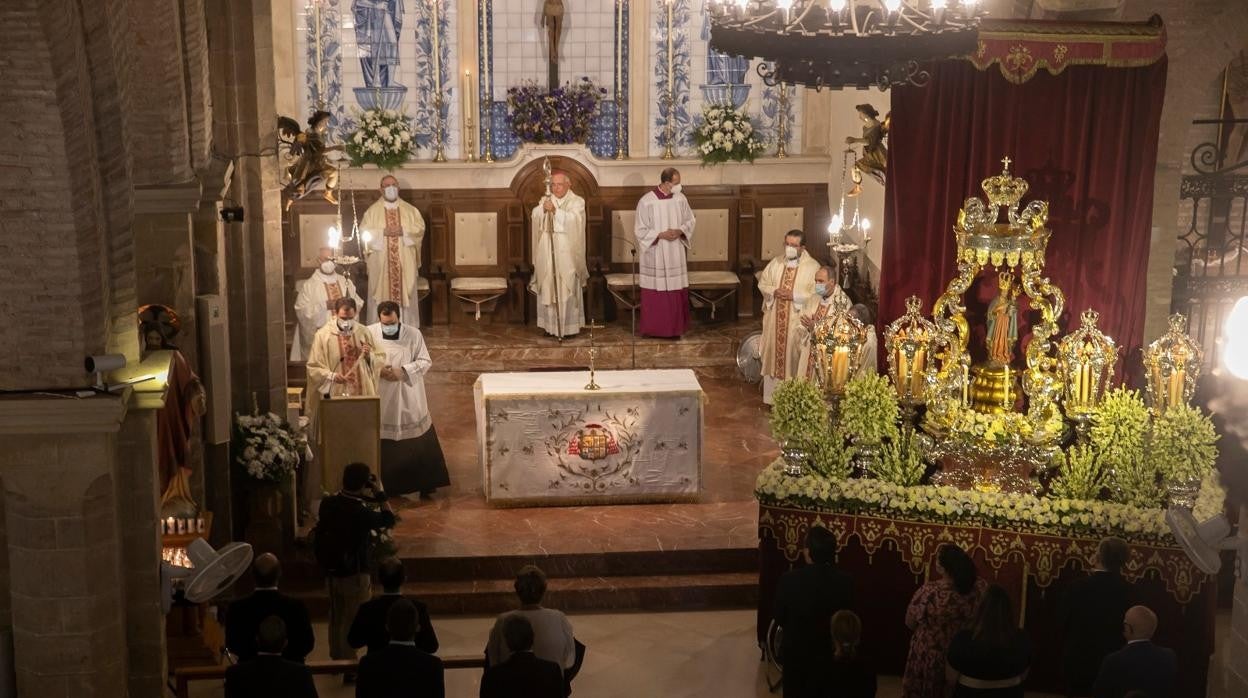 MIsa ante Nuestra Señora de la Fuensanta en su santuario