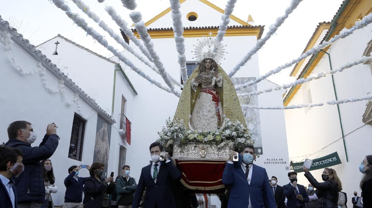 María Santísima de la Paz y Espeanza, en su rosario en la plaza de Capuchinos en octubre de 2020