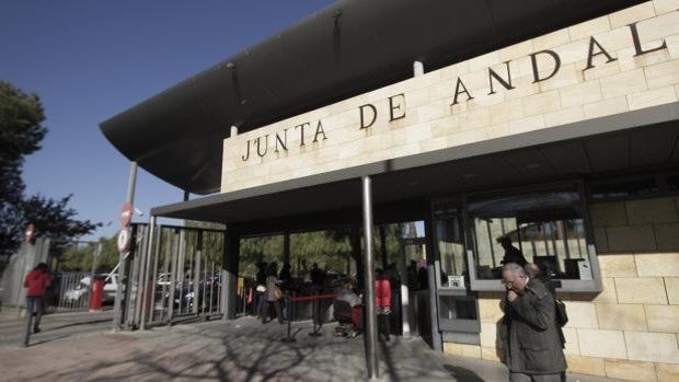 La Junta de Andalucía oferta 2.605 plazas de empleo público para este año