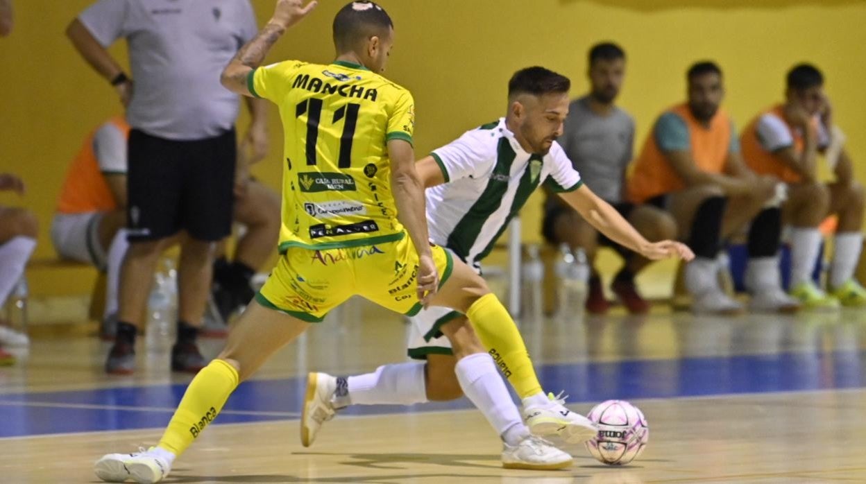 Jesulito, que expulsado en el Córdoba Patrimonio, en un momento del partido de este martes ante el Jaén