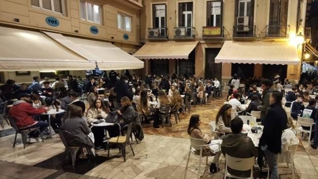 Un juez pone coto a la fiesta «ensordecedora» del centro de Málaga y condena al Ayuntamiento