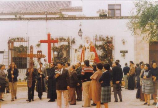 Nuestra Señora Madre de los Desamparados, durante su rosario