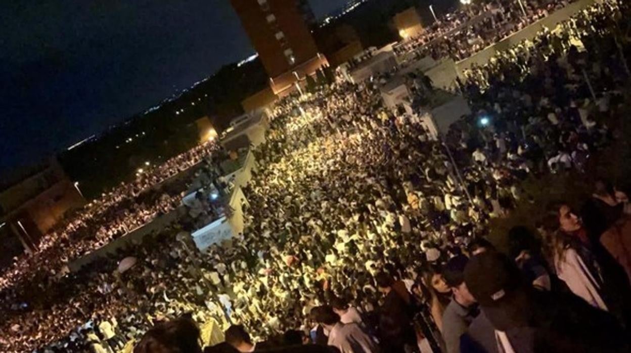 Imagen de aprte del «macrobotellón» que reunió este mes en la Ciudad Universitaria de Madrid a 25.000 personas