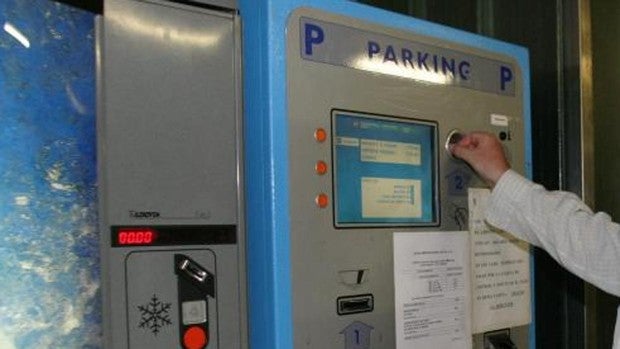 Detenida en Ronda al quedarse con la mano atrapada cuando intentaba robar en la máquina de un parking