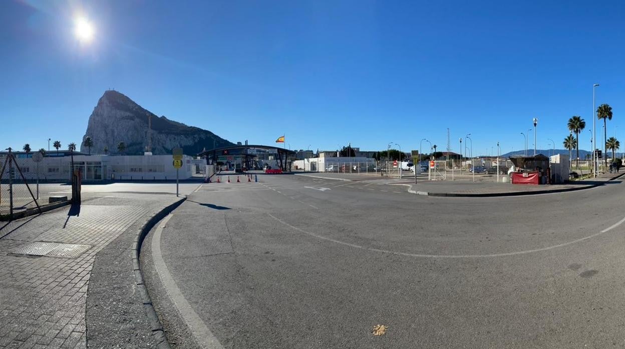 Imagen del acceso a Gibraltar desde La Línea de la Concepción