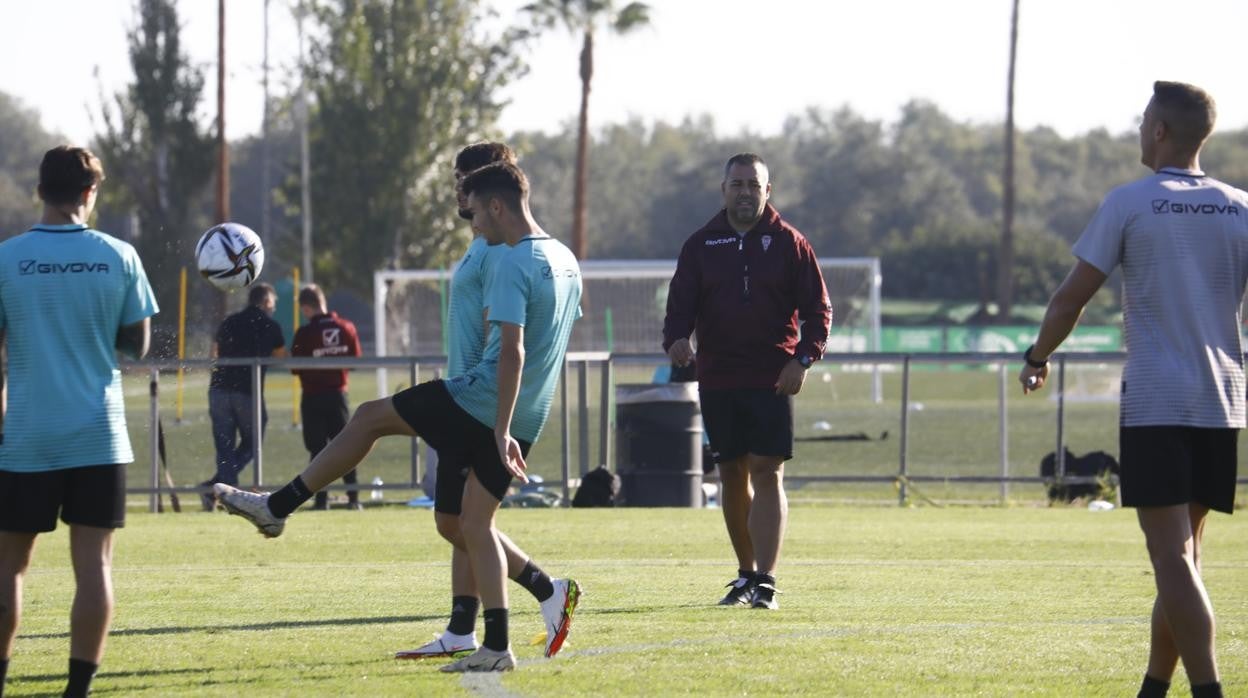 El entrenador del Córdoba CF, Germán Crespo, en el entrenamiento en la Ciudad Deportiva