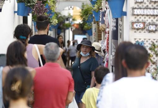 Turistas en el Casco Histórico de Córdoba a finales del verano