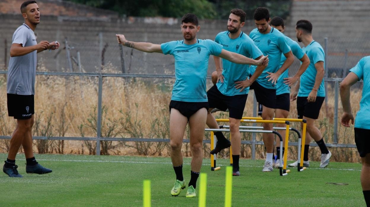 El capitán del Córdoba, Javi Flores, en un entrenamiento en la Ciudad Deportiva