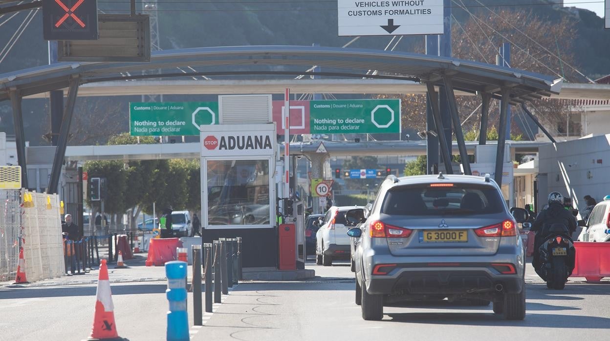 Imagen de la Aduana que separa La Línea de la Concepción de Gibraltar y que podría ser eliminada