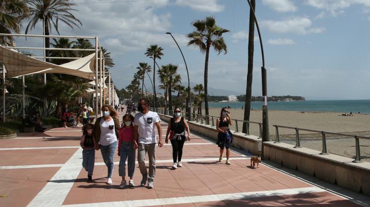 Paseo marítimo de la Playa de la Rada en Estepona