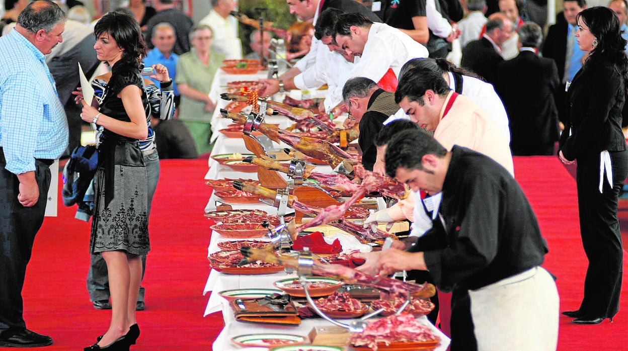 Cortadores en la Feria del Jamón de Villanueva de Córdoba