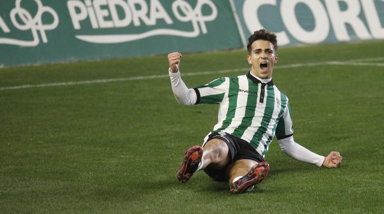 Juan Andrés celebra el 2-0 del Córdoba B ante el Rota, este miércoles, en El Arcángel