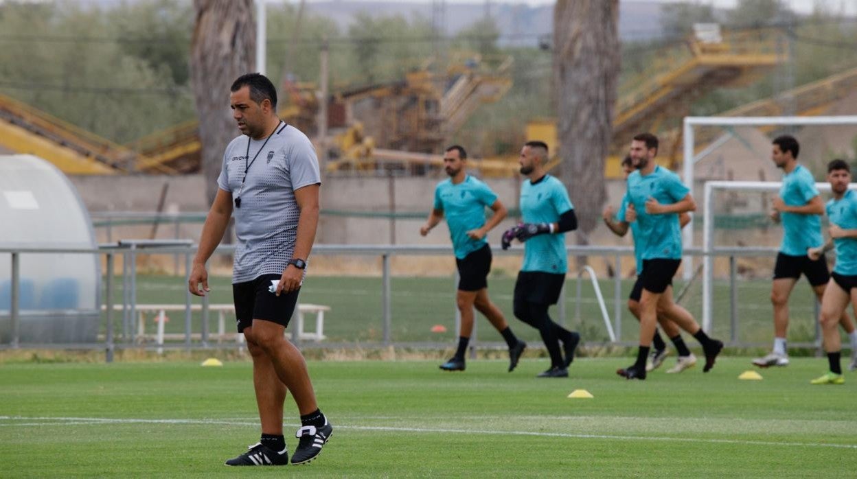 El entrenador del Córdoba CF, Germán Crespo, en un entrenamiento