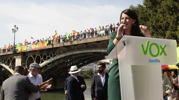 Macarena Olona cambia de opinión y dice ahora que sería un «privilegio» ser candidata de Vox a la Junta de Andalucía