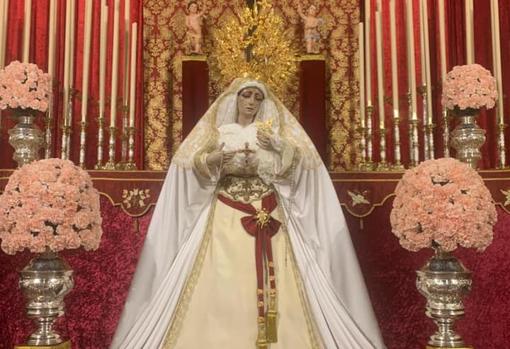 Nuestra Señora Reina de los Apóstoles, durante sus cultos