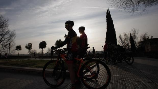 Diputación de Córdoba instala semáforos inteligentes para detectar ciclistas en Trassierra y Assuan