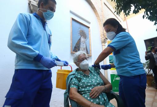 Sanitarios en la campaña contra la gripe que ha comenzado hoy