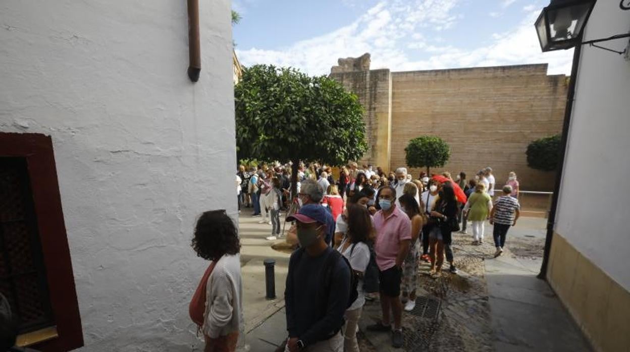 Visitantes de los patios durante la jornada del pasado sábado en Córdoba