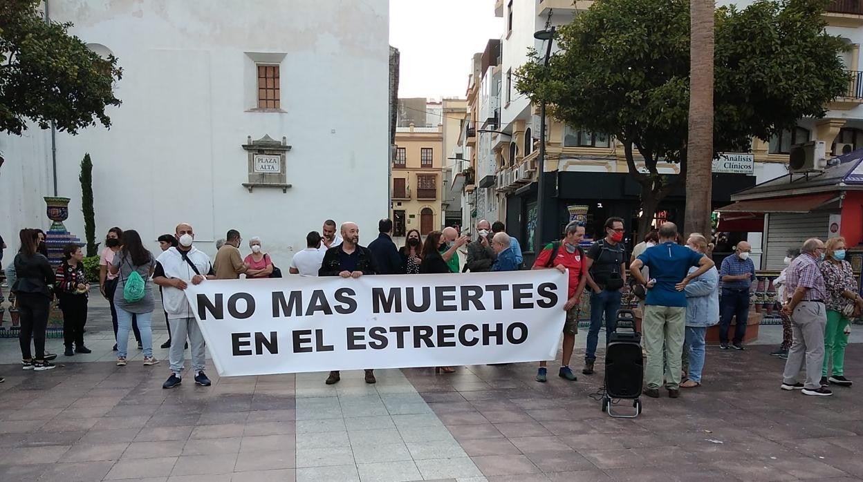 Imagen de algunos de los asistentes a la concentración desarrollada este lunes en Algeciras