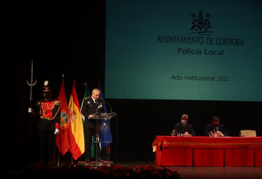 El jefe de la Policía Local, Antonio Serrano, en el acto del Patrón