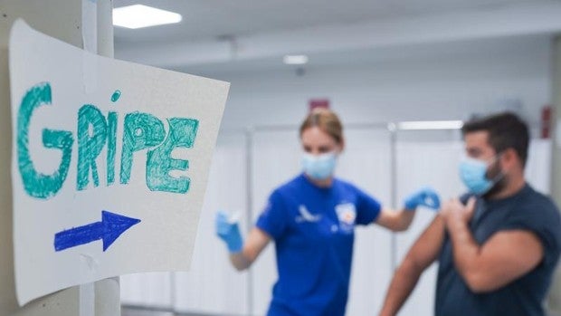 ¿Quién puede recibir la vacuna de la gripe en Andalucía? Perfil, grupos y calendario de la campaña 2021