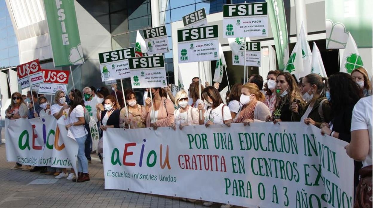 Mainfestantes esta mañana en Sevilla