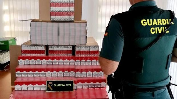 La Guardia Civil interviene 3.000 cajetillas de tabaco de contrabando en un vehículo