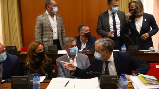 El Ayuntamiento de Córdoba aprueba la tercera bajada fiscal y lleva a coste casi cero las herencias familiares