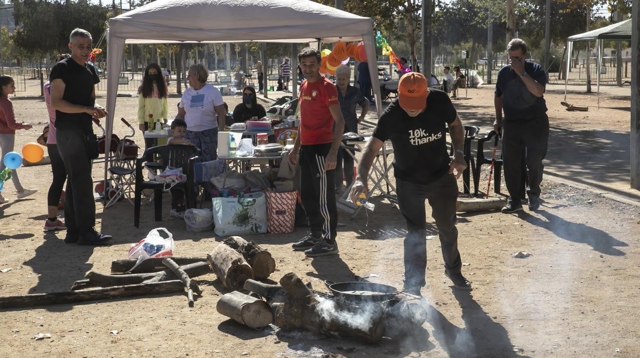 Las familias se han reunido hoy en El Arenal para celebrar San Rafael