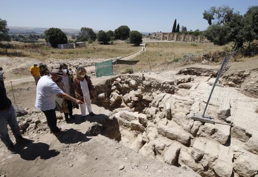 Restos del pórtico oriental de Medina Azahara