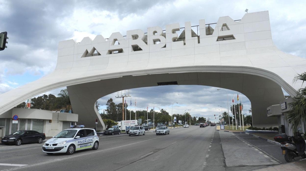 Imagen del arco de entrada a la ciudad de Marbella