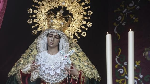 La O de Córdoba mantiene en pie su rosario de campanilleros a la Catedral, pese a la amenaza de lluvia