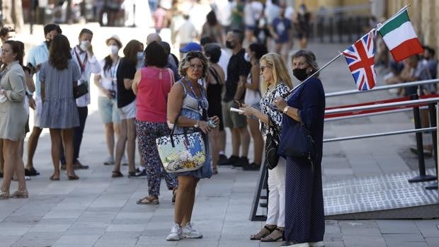 Francia protagoniza la tímida mejora de viajeros extranjeros en Córdoba: 13.555 más que en 2020