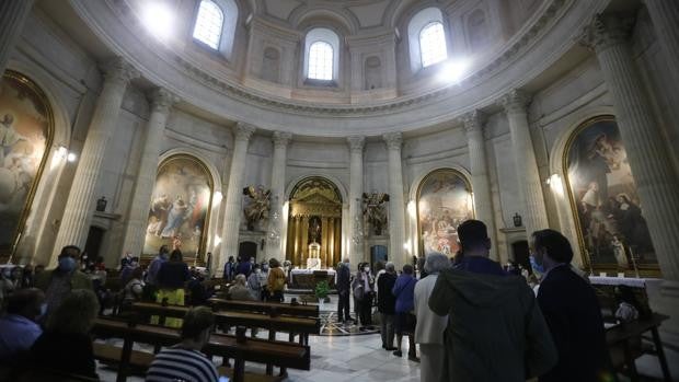 La iglesia del colegio Santa Victoria de Córdoba abre al público como un monumento más y joya del neoclásico