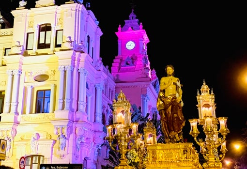 El Resucitado, a su paso por el Ayuntamiento de Málaga