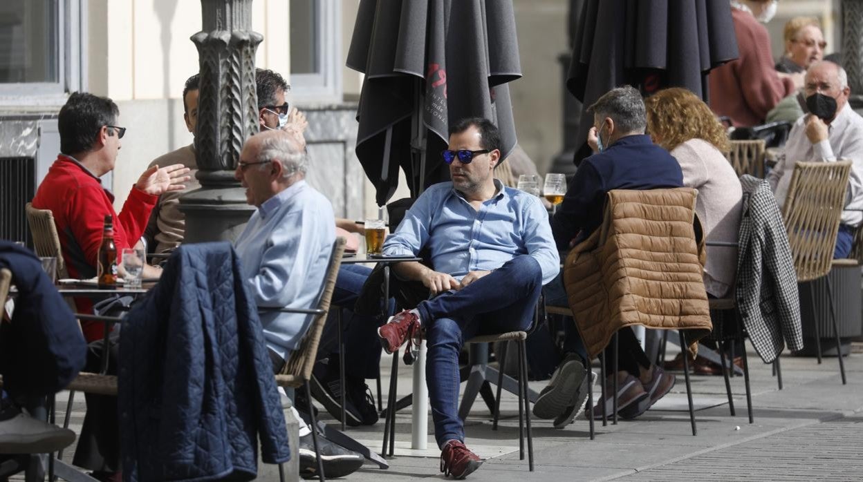 Ambiente de terrazas en la plaza de las Tendillas