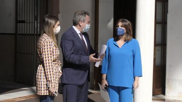 Juan Espadas integra en su Ejecutiva a los cuatro secretarios provinciales que han dado un paso al lado